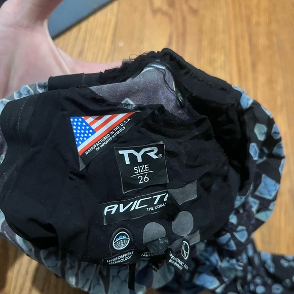 TYR avictor tech suit size 26 - Picture 3 of 4